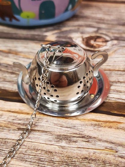 zoom sur la boule à thé en forme de théière pour l'infuseur à thé maneki neko