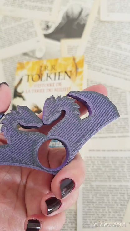 vidéo de la bague de lecture dragons amoureux. impression 3D en PLA noir et violet. Fait main. Bellette workshop. Reading ring, 3d printed. Dragons. Fantasy. Handmade with love. For booklovers. Romantasy